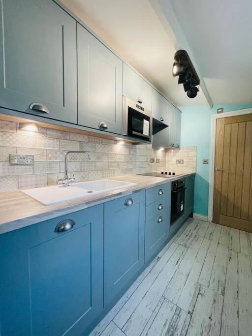The Rambler's Rest Cottage, Parkgate, Wirral Holiday home
