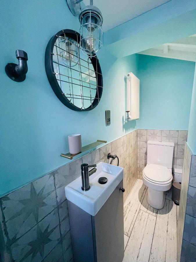 The Rambler's Rest Cottage, Parkgate, Wirral Holiday home