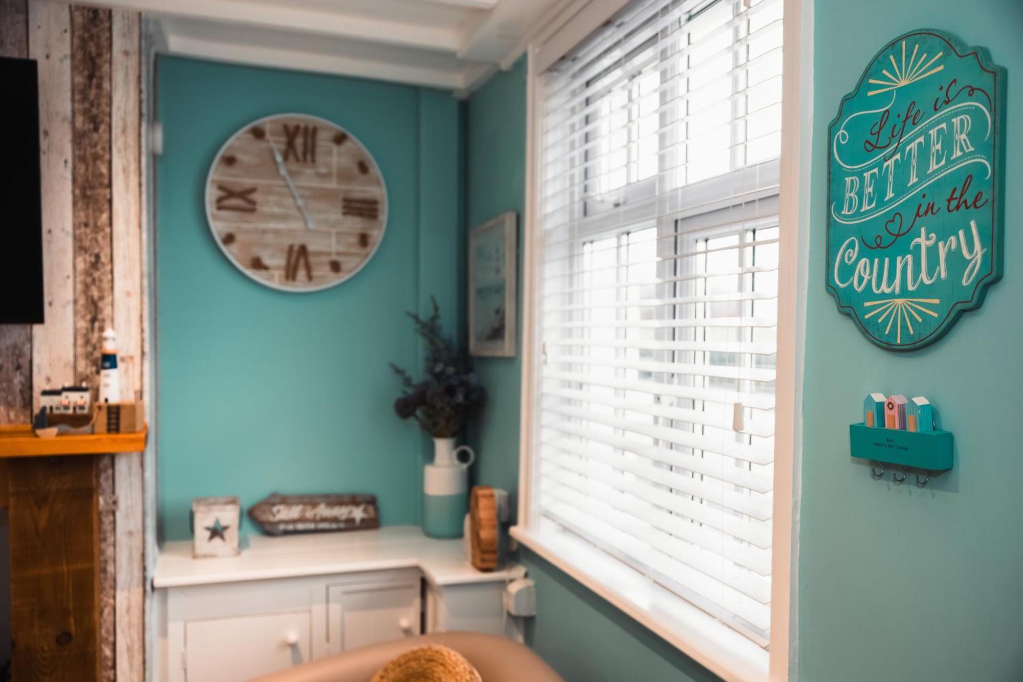 The Rambler's Rest Cottage, Parkgate, Wirral Holiday home *